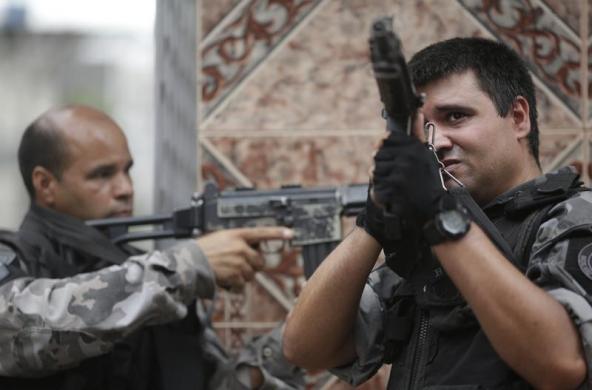 Полиция Бразилии в трущобах