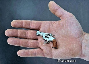 Самый маленький револьвер в мире швейцарский SwissMiniGun C1ST